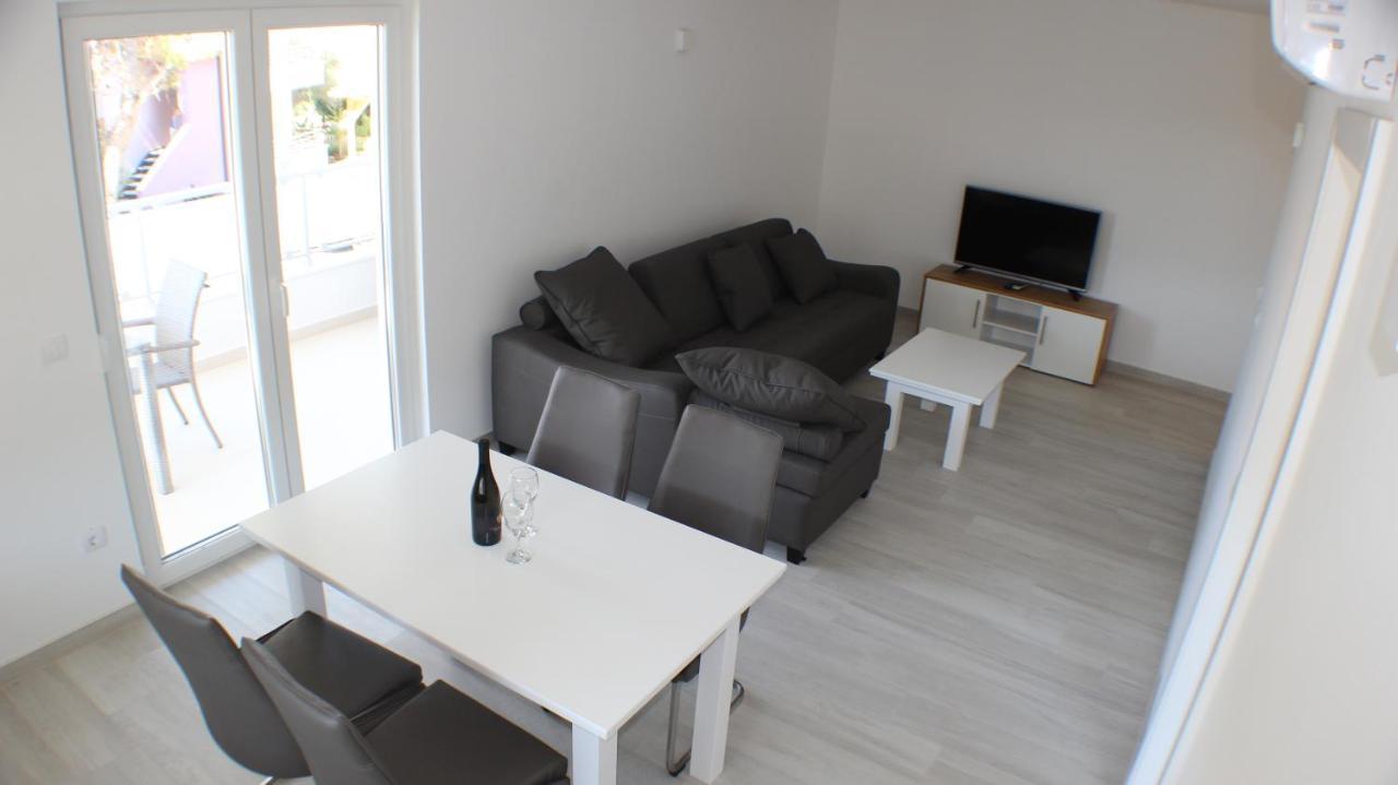 Apartments Danica Promajna Rum bild